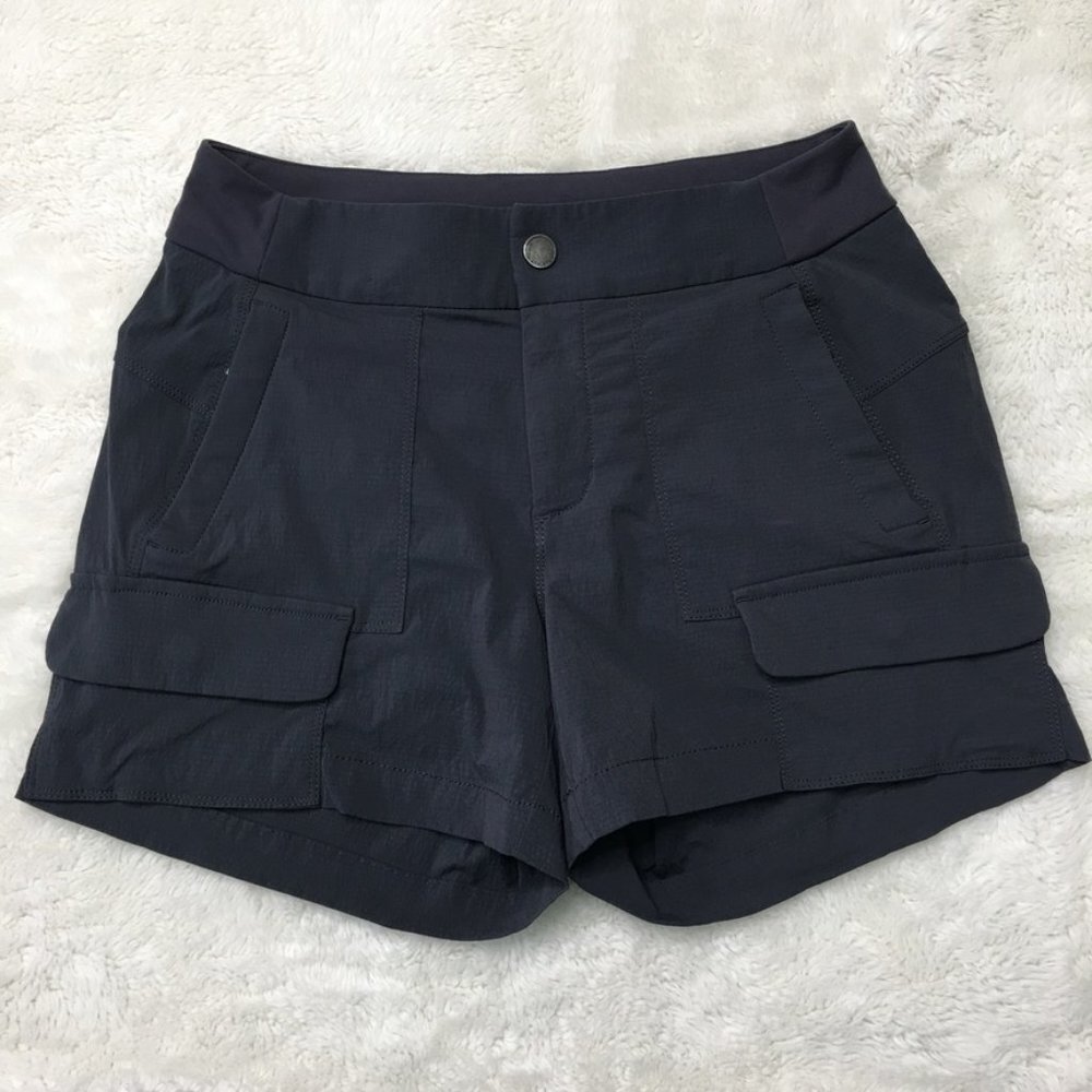Athleta Women's Black Cargo Shorts Size 2 w/ Zip Pockets